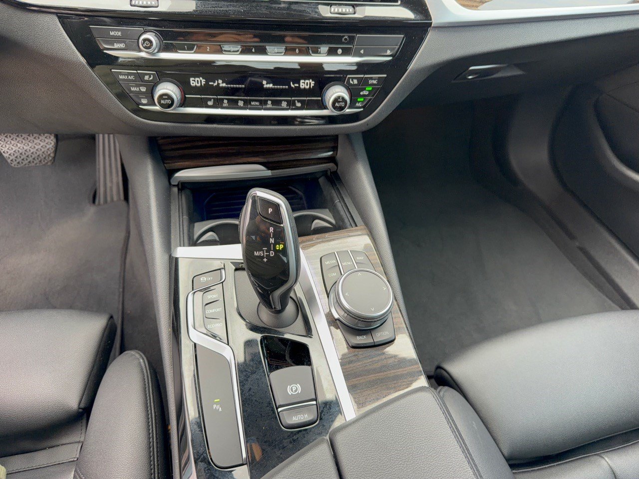 Used 2020 BMW 530i w/ Convenience Package RWD image 21