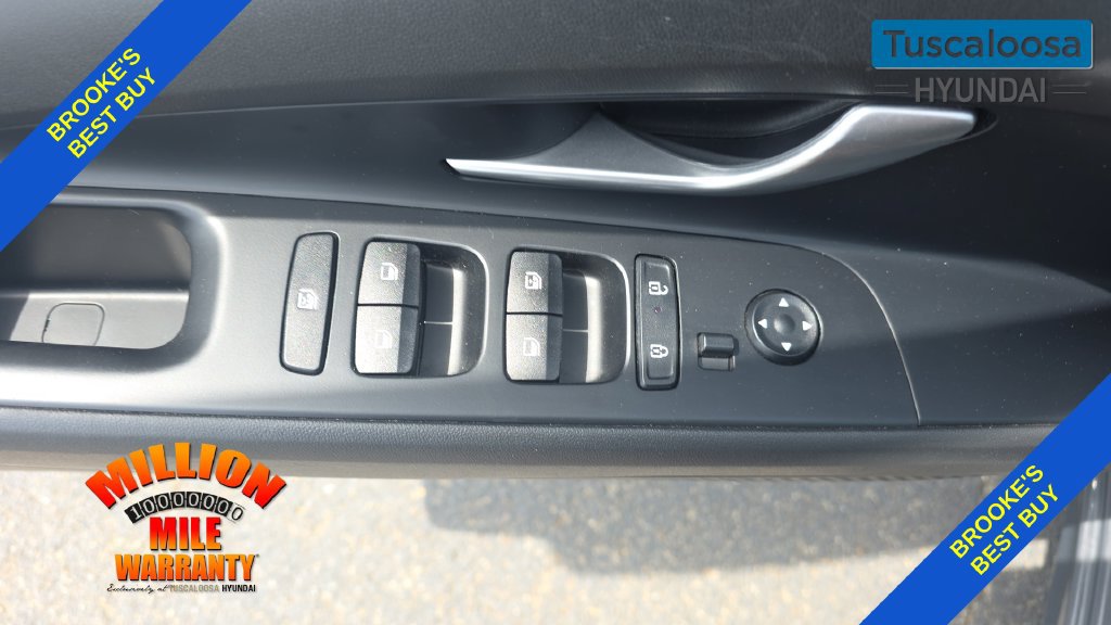 Used 2025 Hyundai Elantra SEL FWD image 13