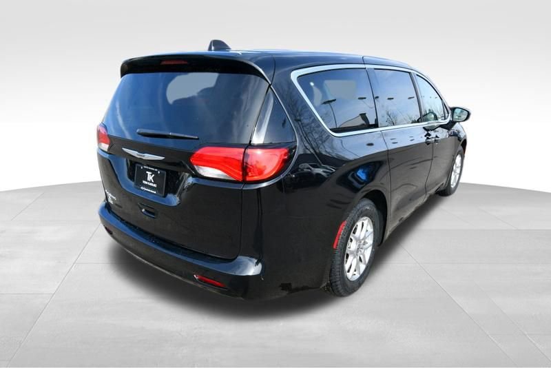 Used 2024 Chrysler Voyager LX FWD image 7
