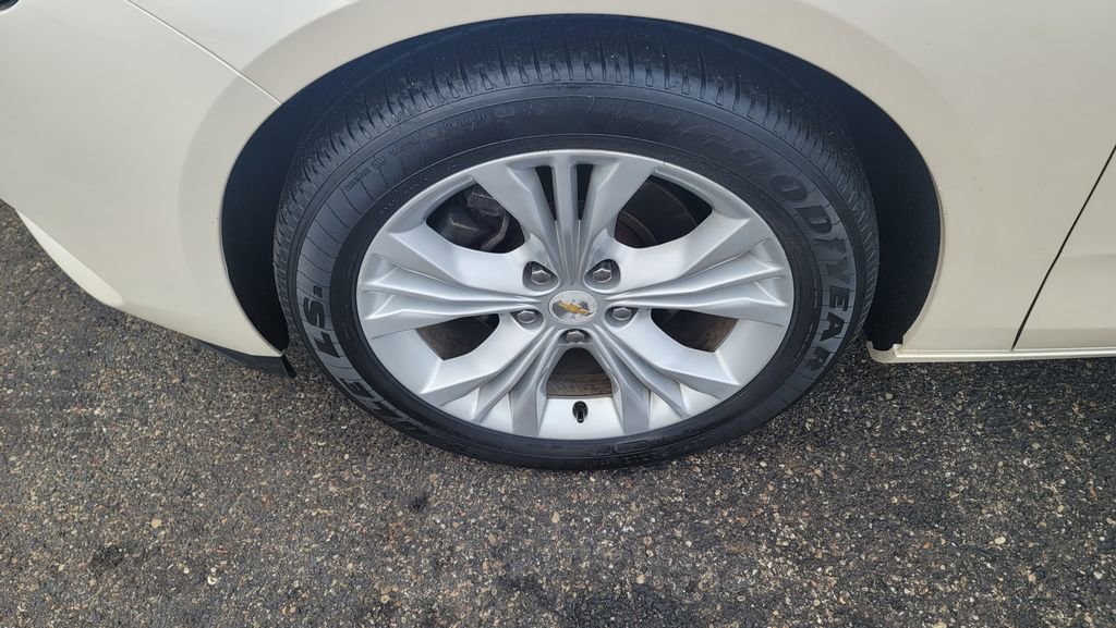 Used 2014 Chevrolet Impala LT w/ Convenience Package image 6