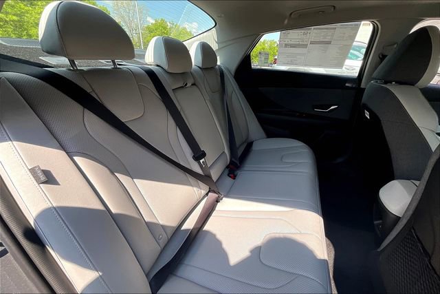 New 2025 Hyundai Elantra Limited image 26