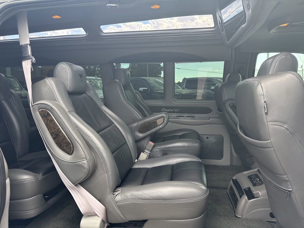 Used 2017 GMC Savana 2500 Extended RWD image 12