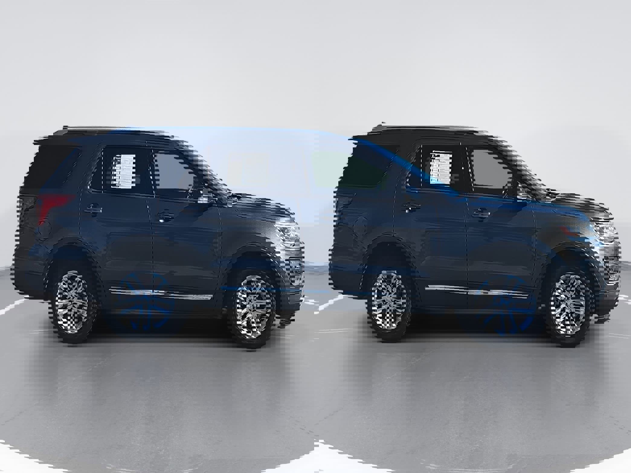 Used 2016 Ford Explorer XLT w/ Equipment Group 202A image 2