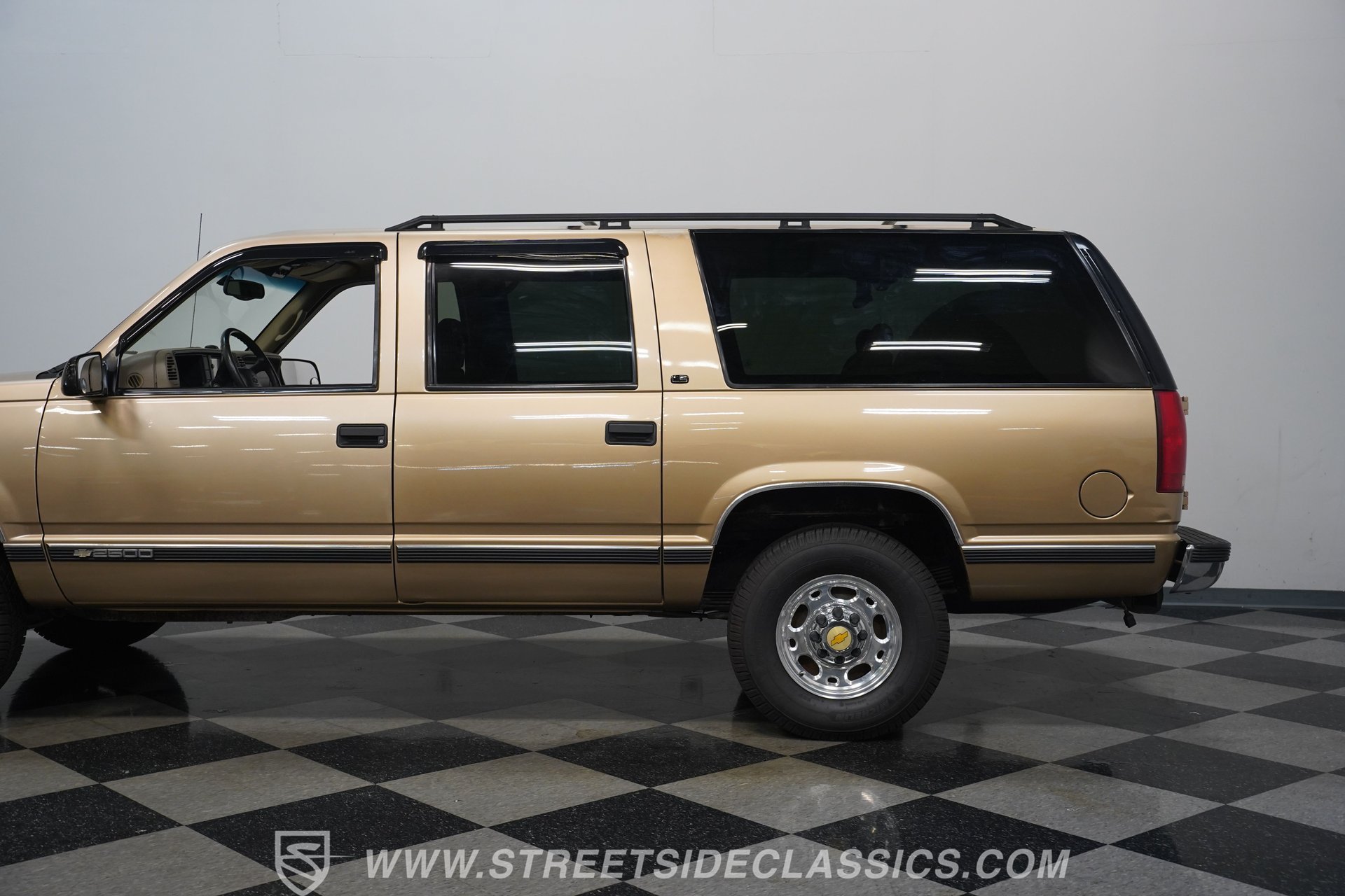 Used 1999 Chevrolet Suburban 2500 w/ Preferred Equipment Group 2 RWD image 24