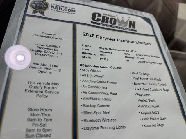 Used 2026 Chrysler Pacifica Limited FWD image 40