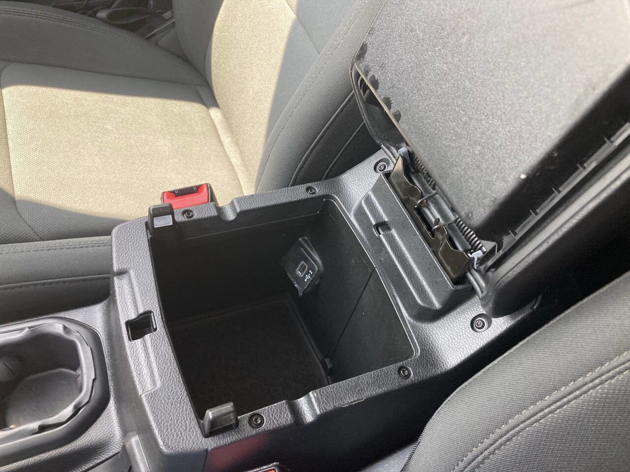 Used 2018 Jeep Wrangler Unlimited Sport S image 35