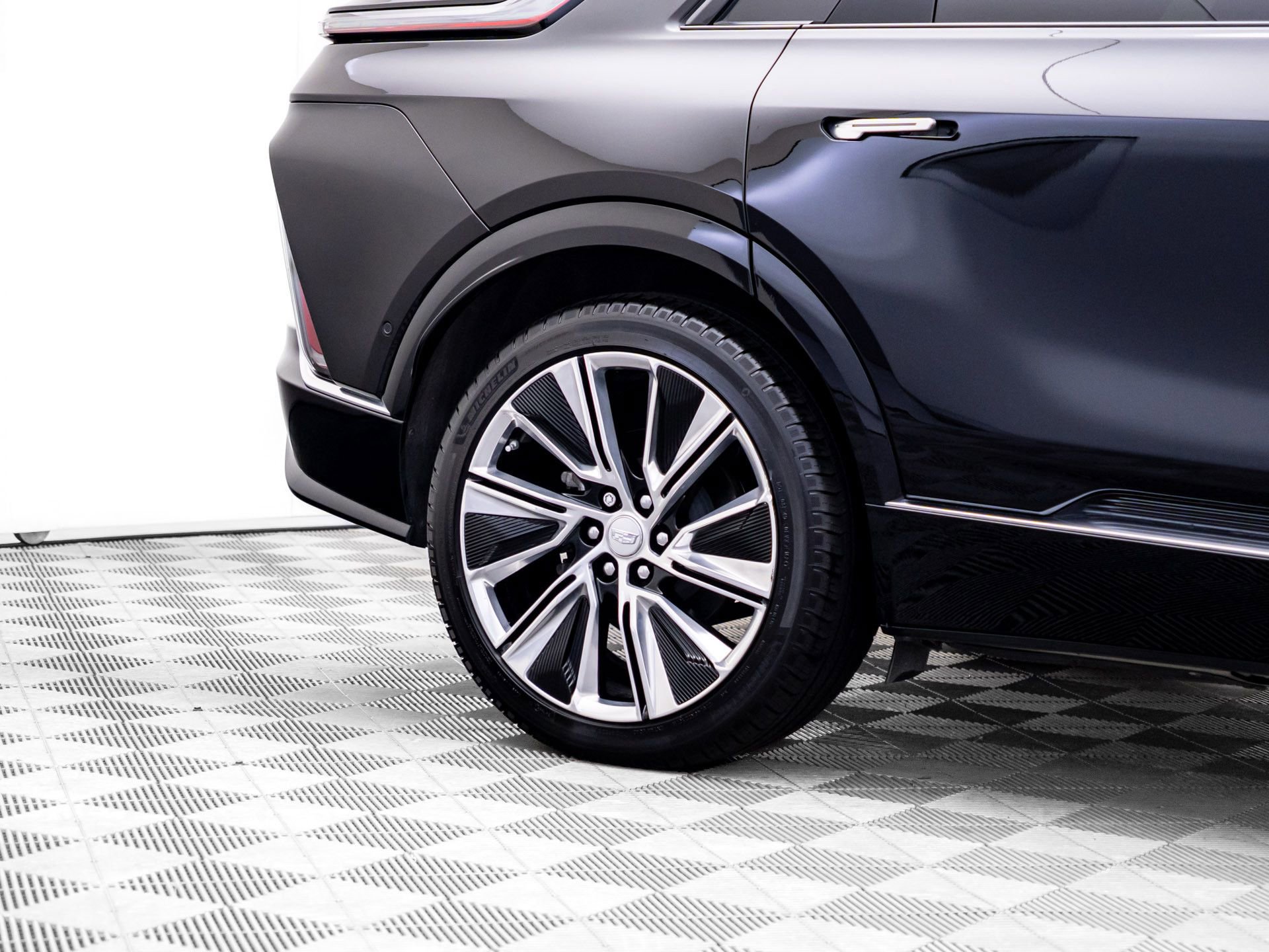 Certified 2025 Cadillac Lyriq Luxury w/ LPO, Floor Liner Package image 40