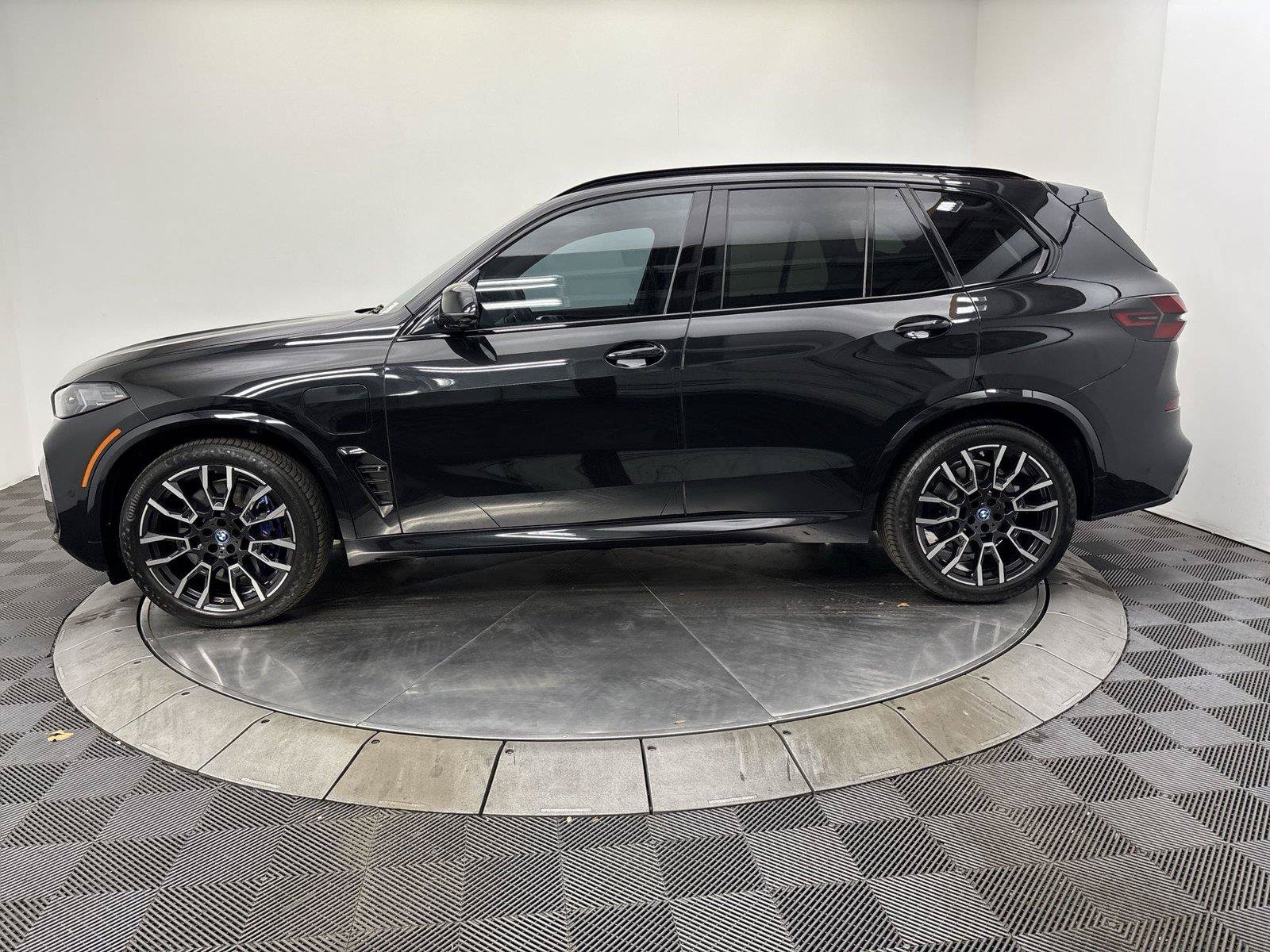 Used 2024 BMW X5 xDrive50e w/ Executive Package AWD/4WD image 5