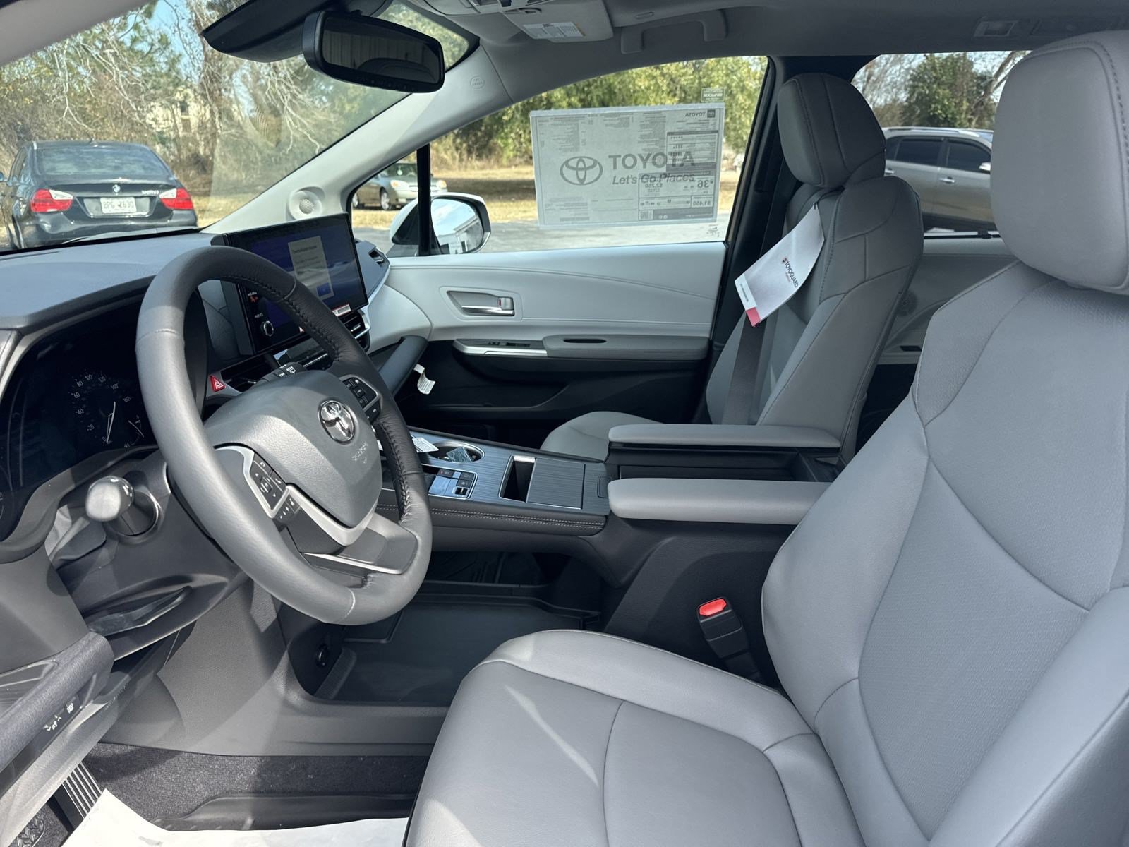 New 2025 Toyota Sienna XLE w/ XLE Plus Package FWD image 13