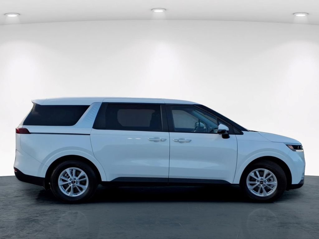 Used 2024 Kia Carnival LX FWD image 7