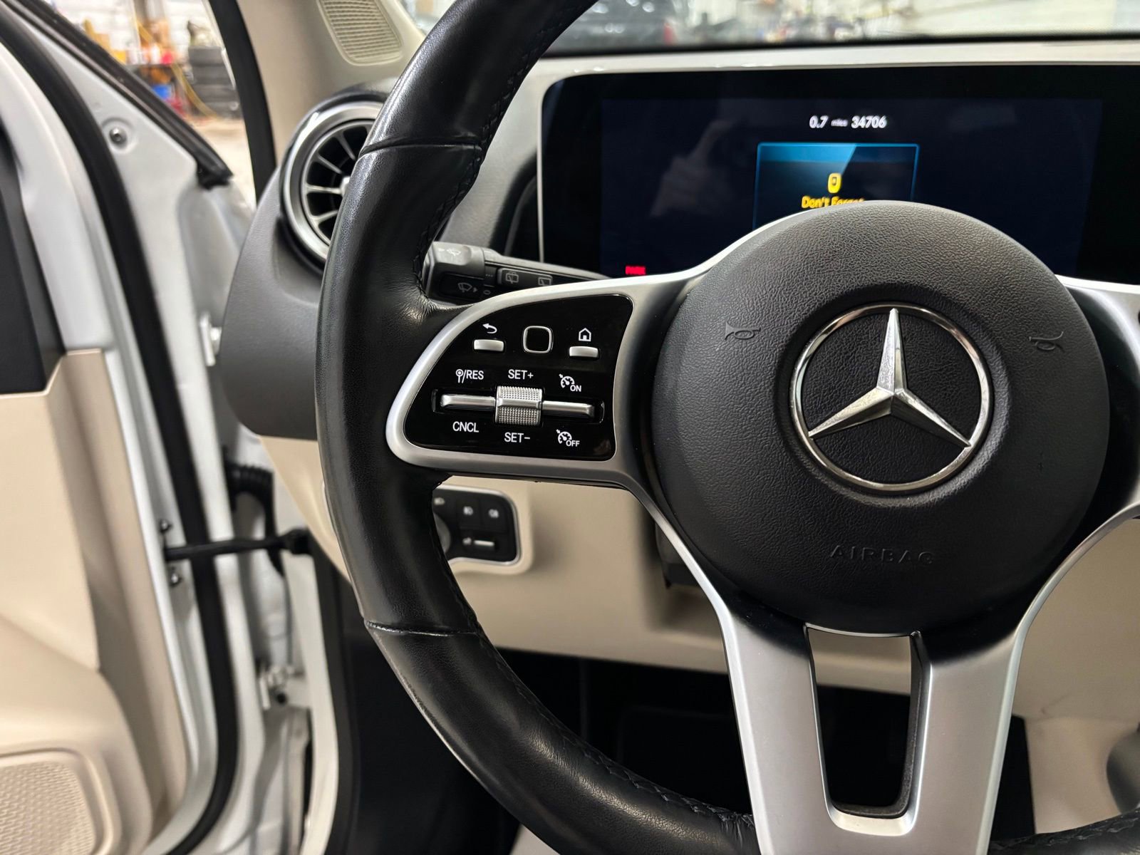 Used 2021 Mercedes-Benz GLB 250 4MATIC image 16