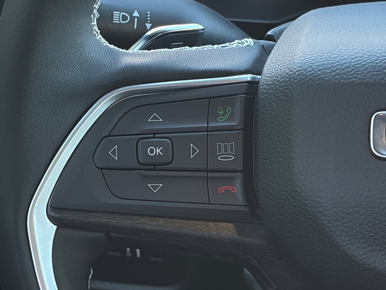 New 2025 Jeep Grand Cherokee Limited w/ Luxury Tech Group II image 18