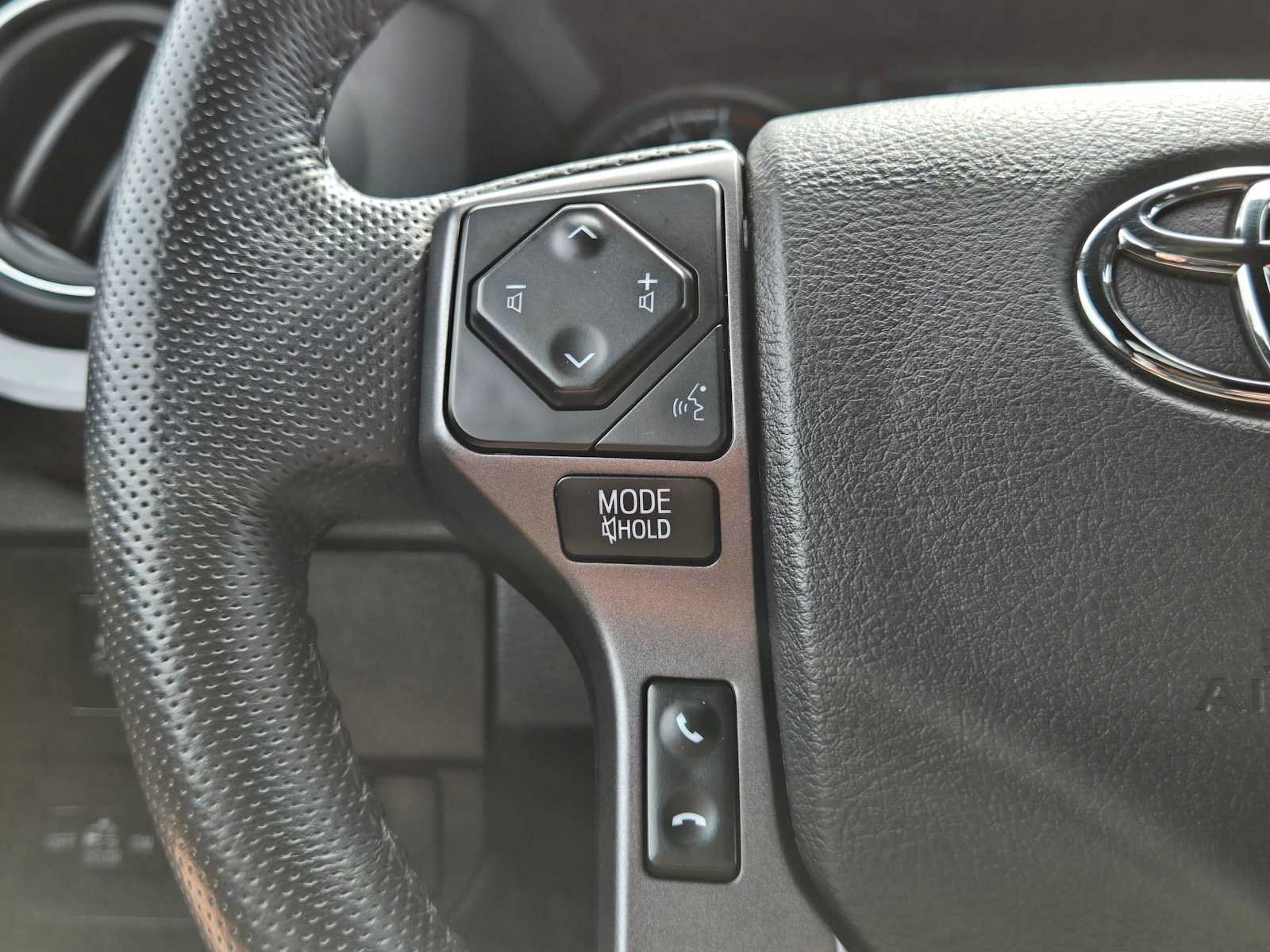 Used 2022 Toyota Tacoma TRD Off-Road w/ Technology Package AWD/4WD image 35