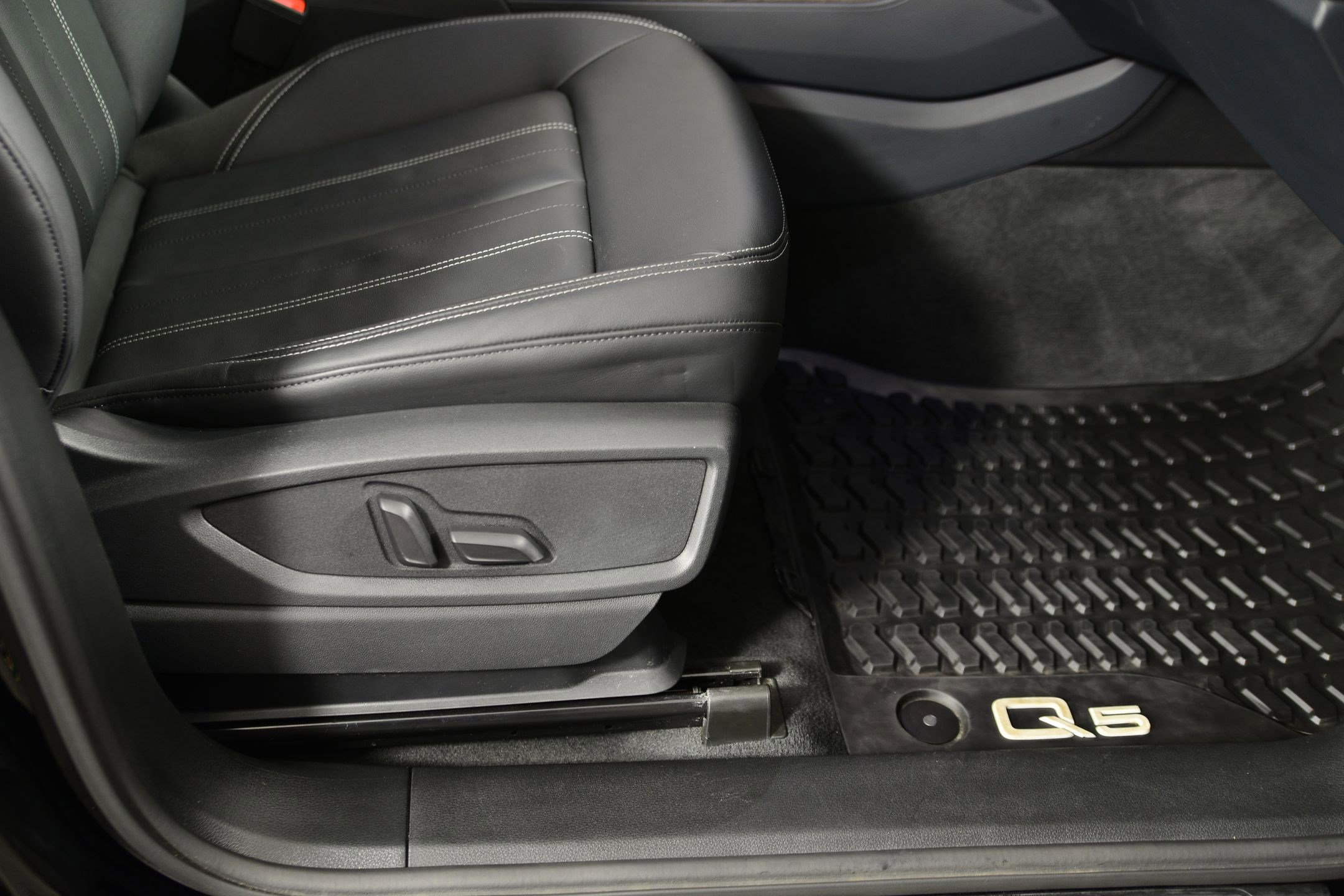 Certified 2024 Audi Q5 2.0T Premium w/ Convenience Package image 10