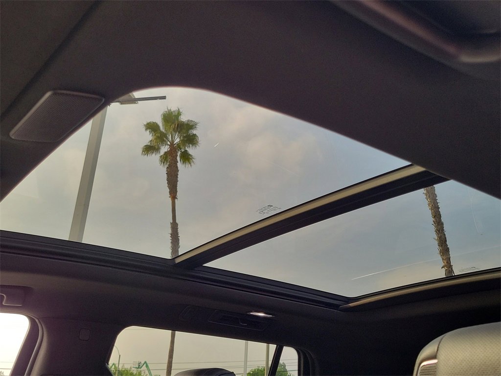 Used 2021 Cadillac Escalade Premium Luxury w/ LPO, Illumination Package image 14