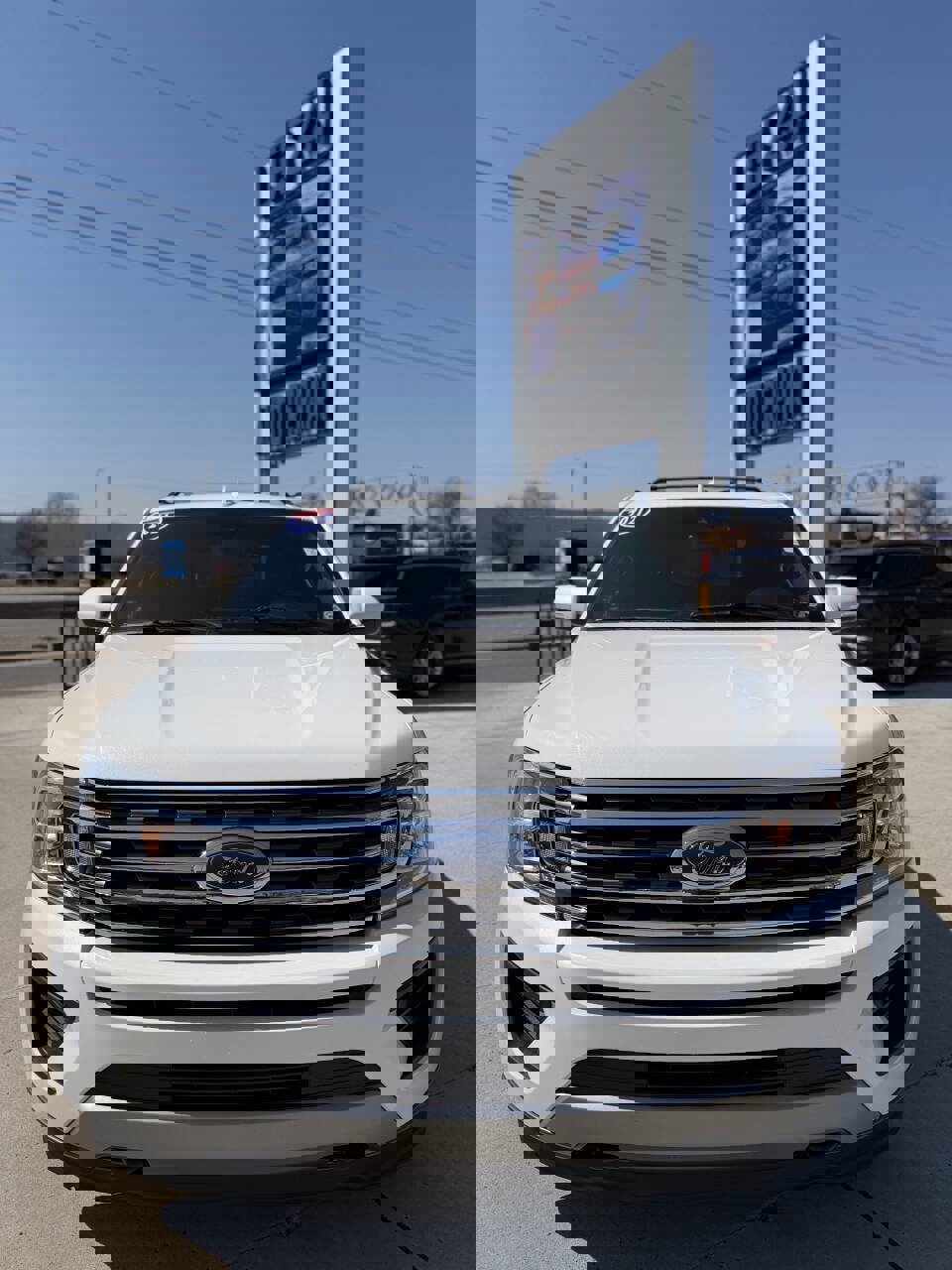 Used 2021 Ford Expedition XLT image 2