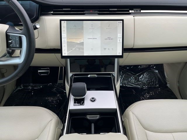 Used 2025 Land Rover Range Rover SE AWD/4WD image 17