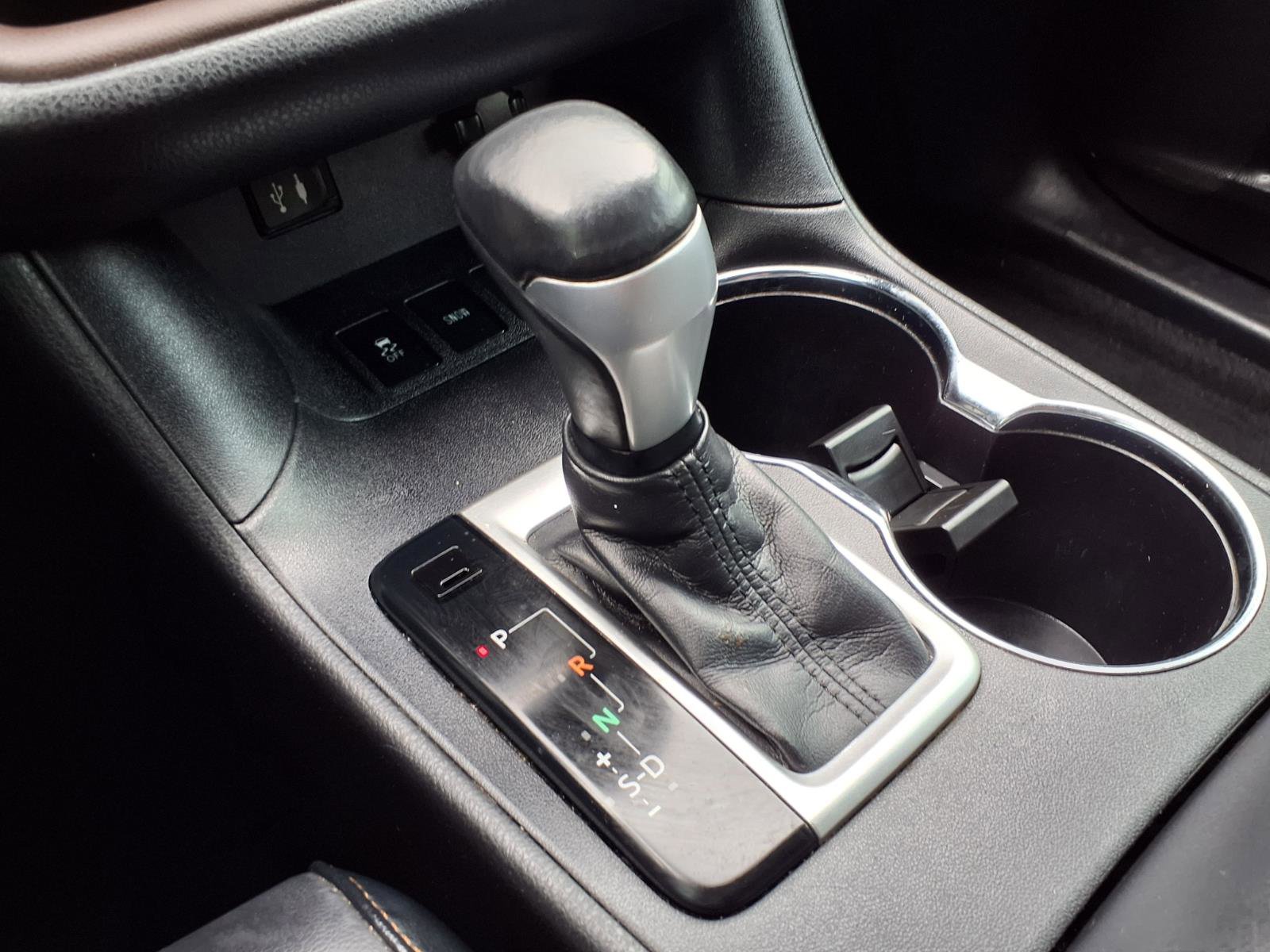 Used 2015 Toyota Highlander Plus FWD image 12