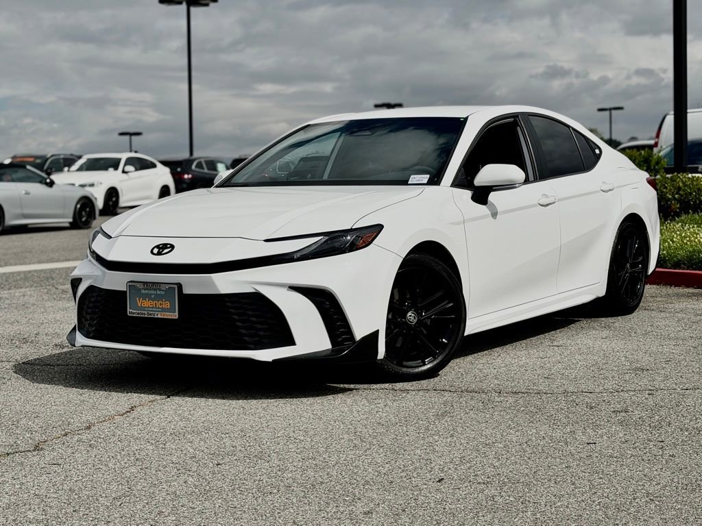 Used 2025 Toyota Camry SE w/ Convenience Package FWD image 2