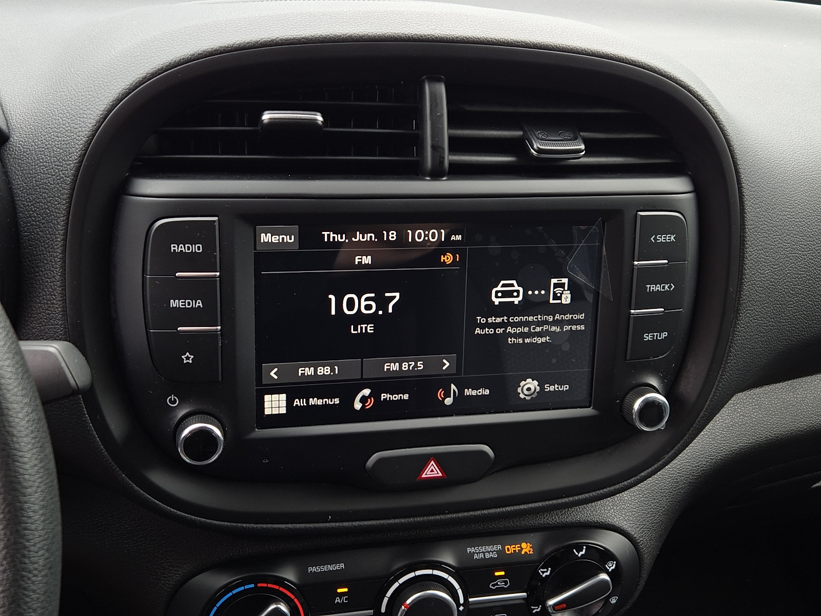 Used 2023 Kia Soul LX w/ LX Technology Package FWD image 16