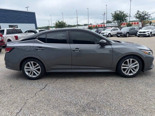 Used 2023 Nissan Sentra SR w/ SR Premium Package FWD image 6