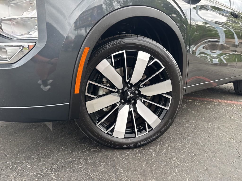 Used 2026 Mitsubishi Outlander SEL image 2