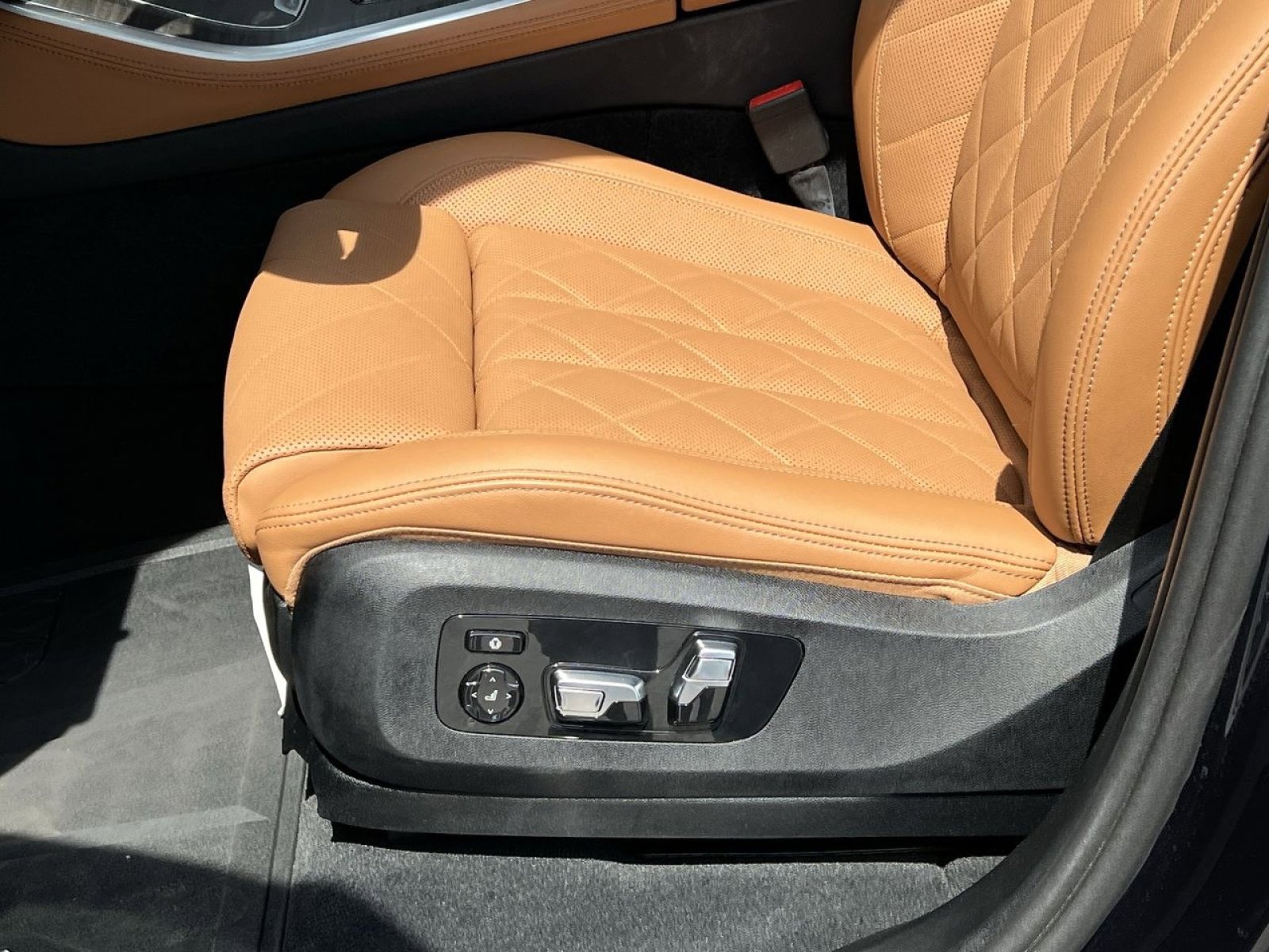 Used 2024 BMW X5 xDrive40i w/ M Sport Package image 15