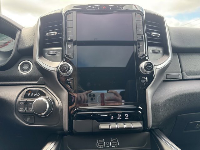 New 2026 RAM 1500 4x4 Crew Cab image 17
