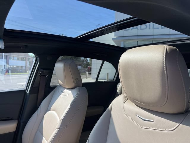 Certified 2024 Cadillac XT4 Luxury w/ Cold Weather Package AWD/4WD image 16