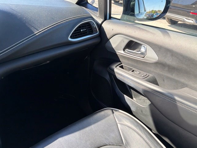 Used 2025 Chrysler Pacifica Limited FWD image 19