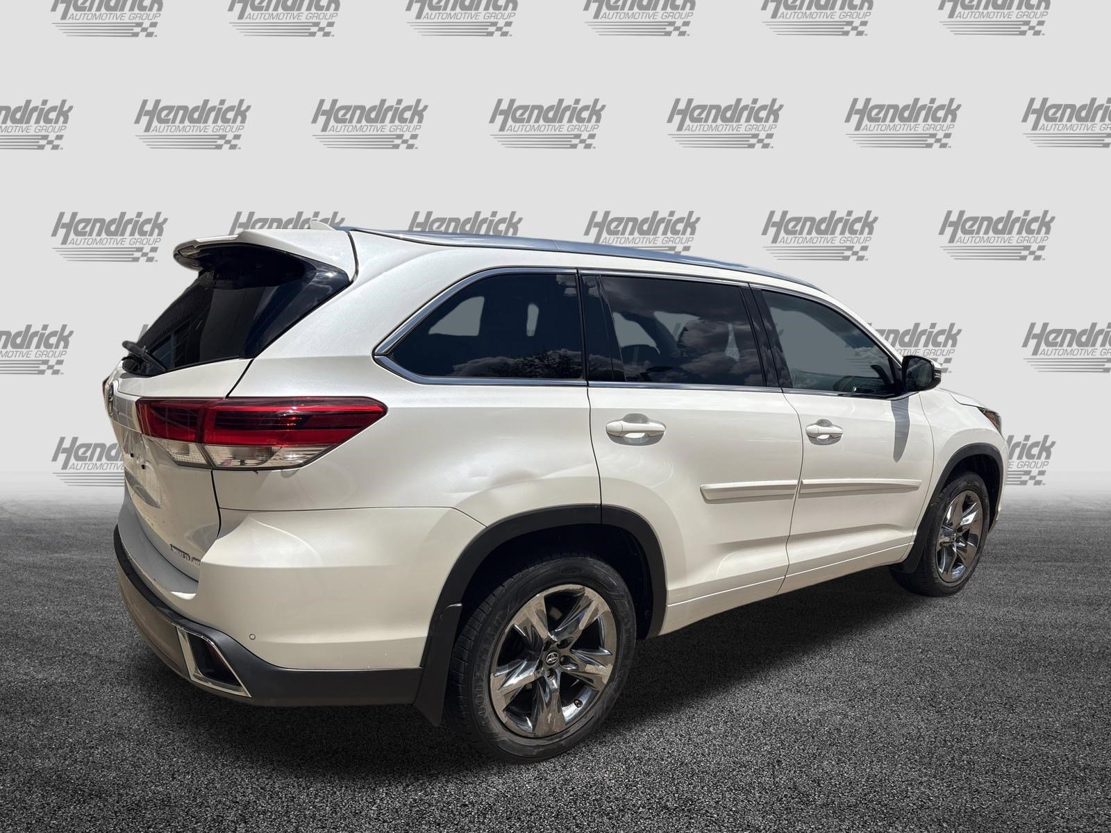 Used 2019 Toyota Highlander Limited Platinum AWD/4WD image 10