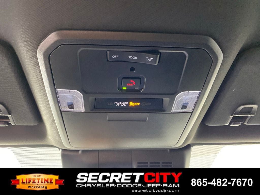 Used 2025 Toyota Tacoma TRD Off-Road AWD/4WD image 18
