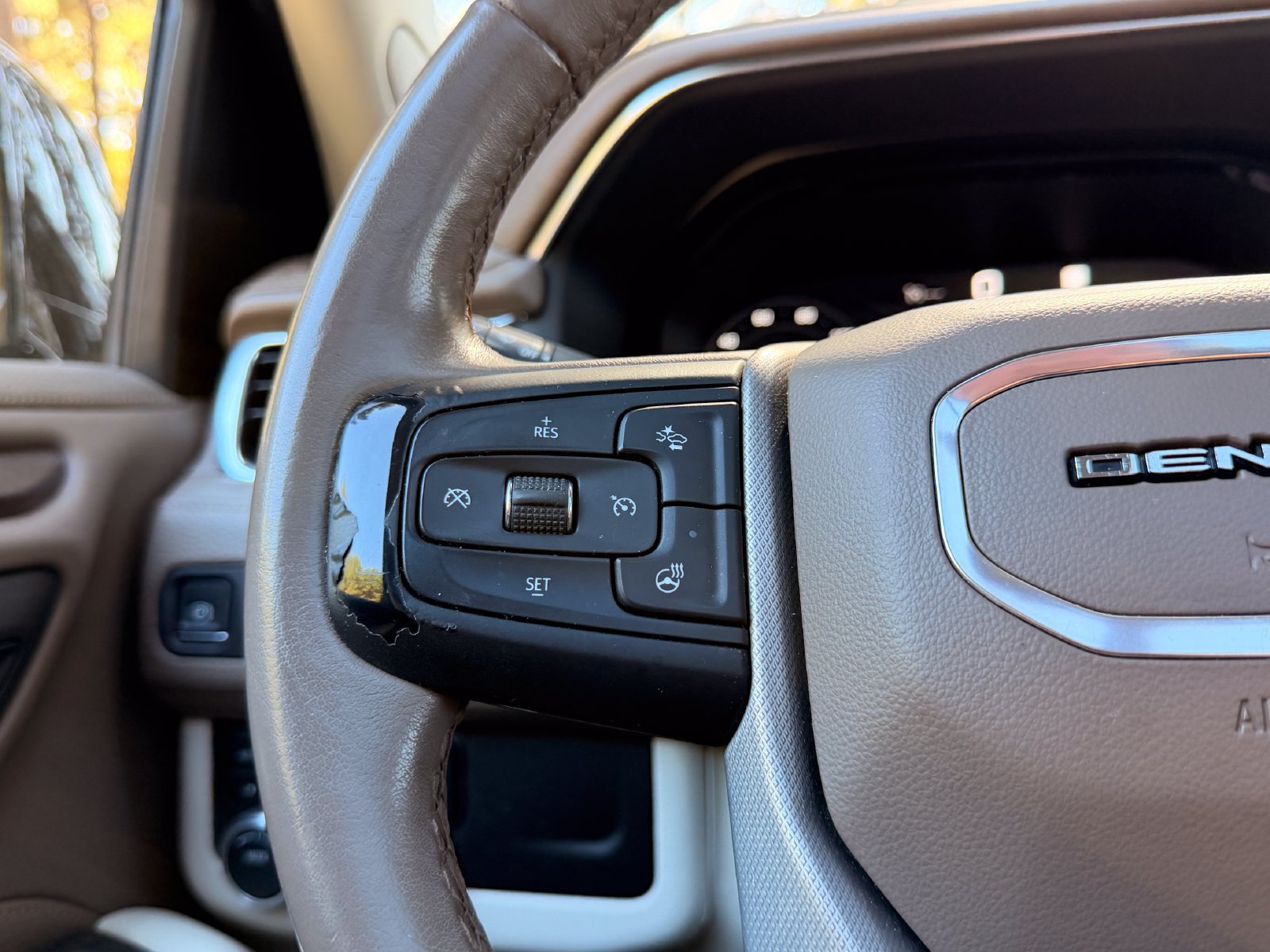 Used 2022 GMC Yukon Denali AWD/4WD image 25