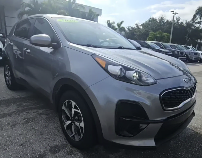 Used 2020 Kia Sportage LX FWD image 2
