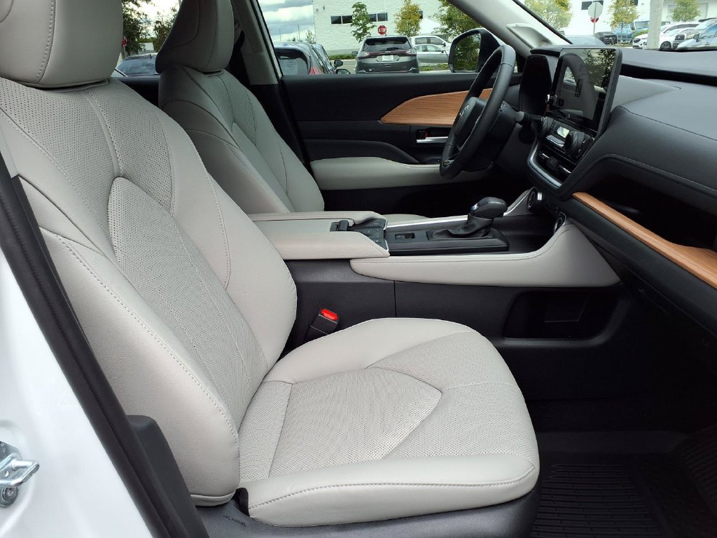 Used 2026 Toyota Grand Highlander AWD Hybrid image 15