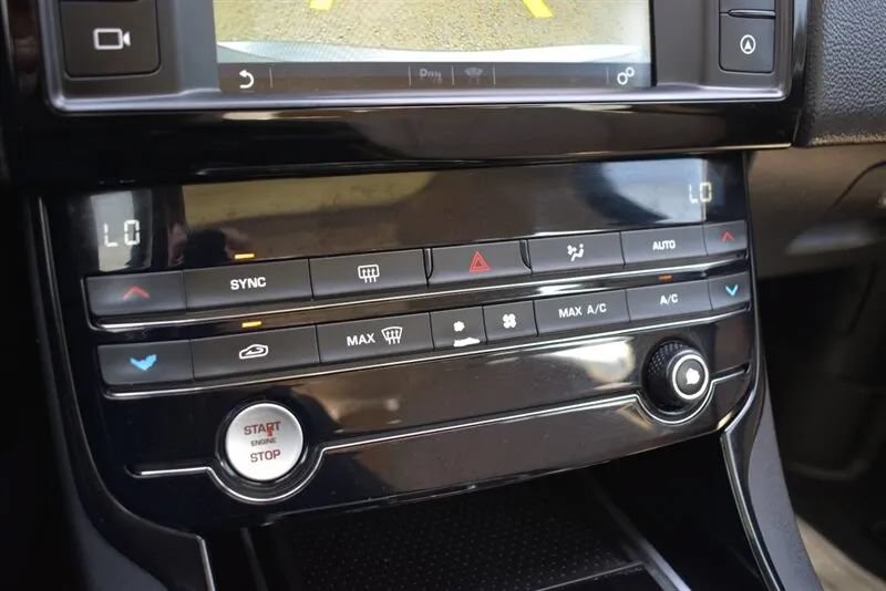Used 2017 Jaguar XE Premium RWD image 24