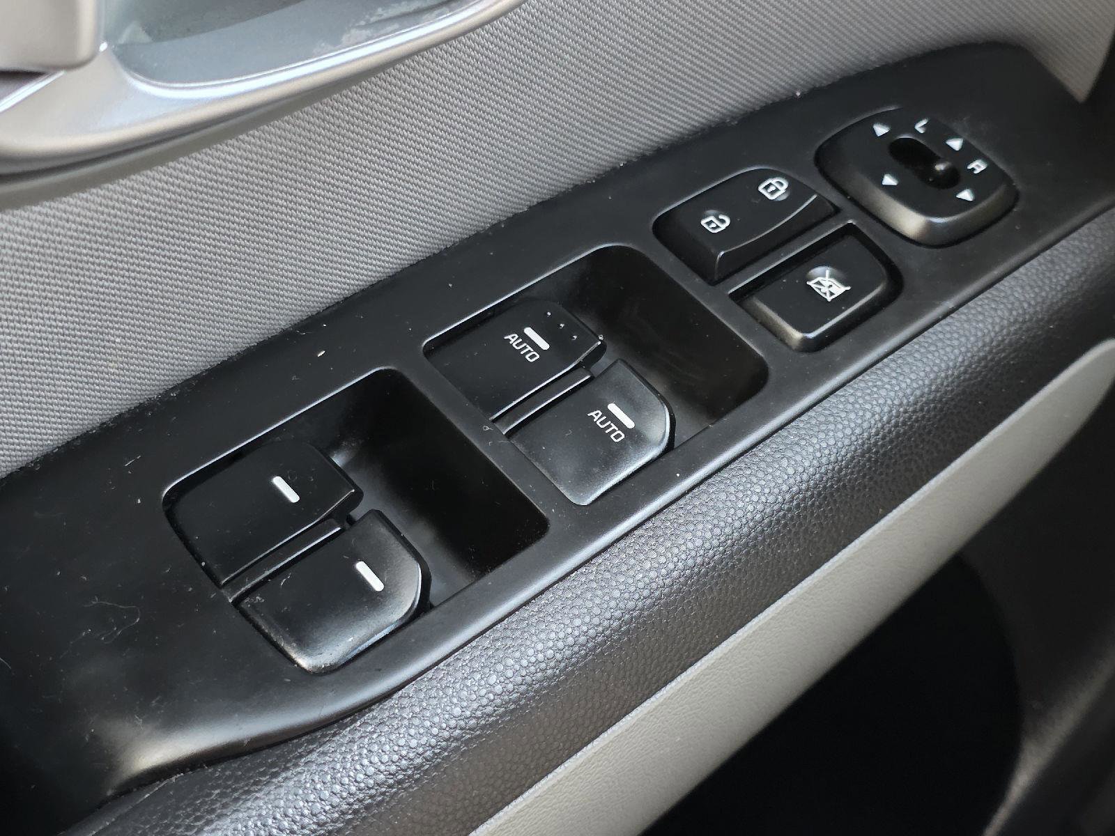 Used 2014 Kia Soul + image 9