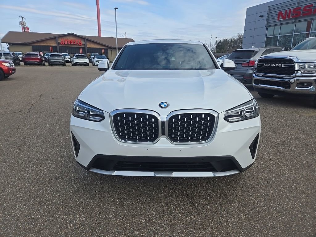 Used 2022 BMW X4 xDrive30i w/ Premium Package AWD/4WD image 2