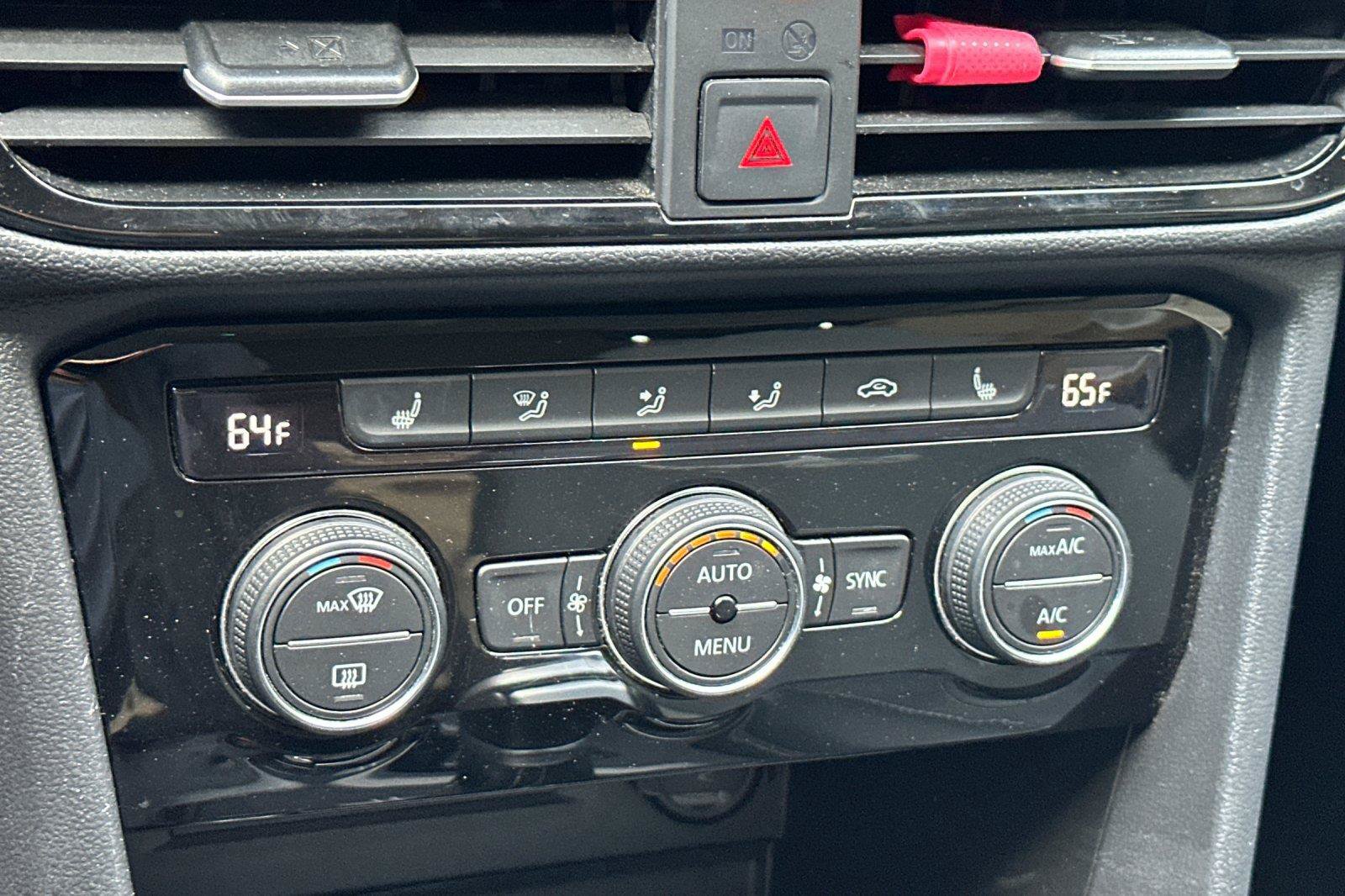 Certified 2024 Volkswagen Taos SE FWD image 19
