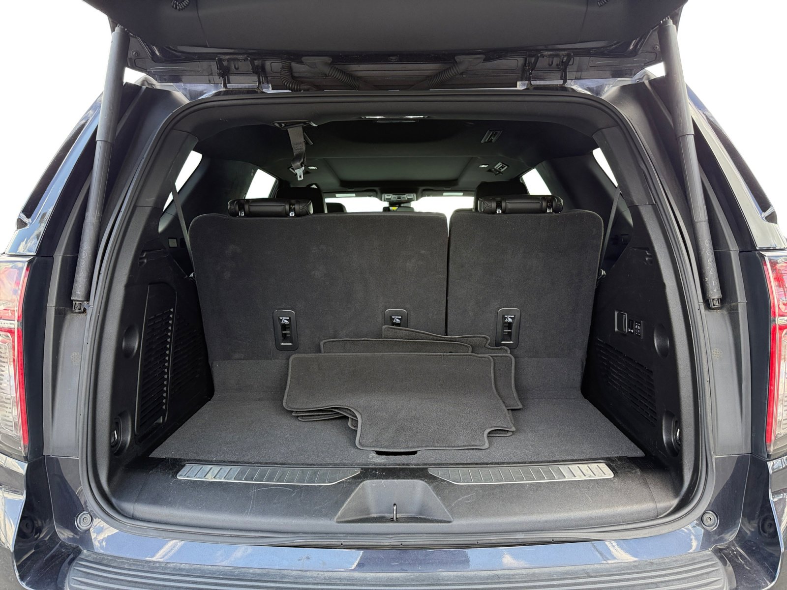 Used 2023 Chevrolet Tahoe Z71 w/ Luxury Package AWD/4WD image 17
