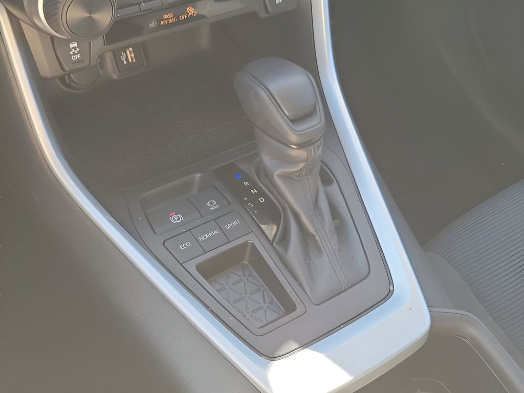 Used 2024 Toyota RAV4 LE image 33