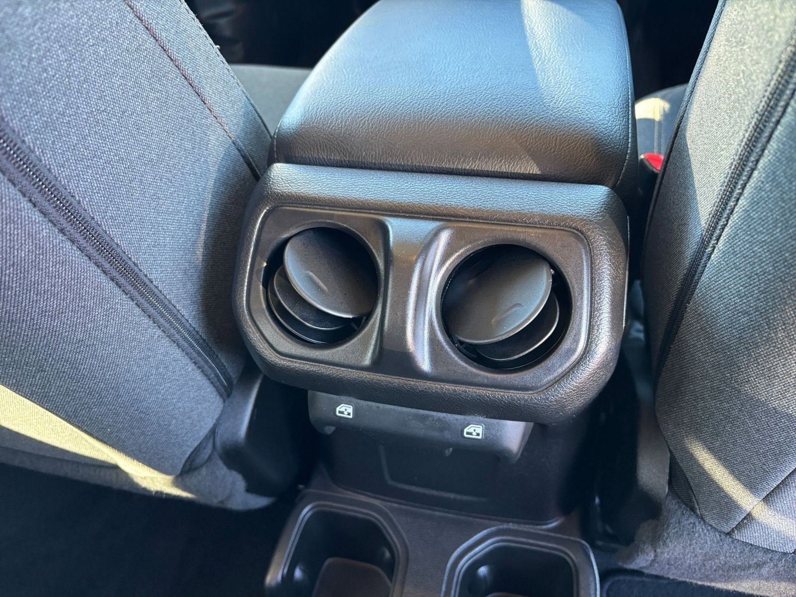 Used 2025 Jeep Wrangler Sport S image 22