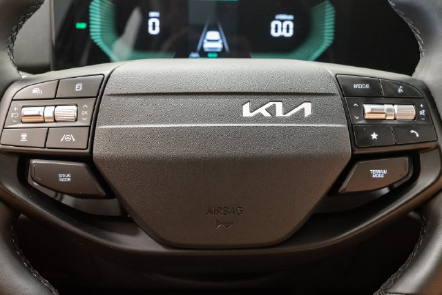 Used 2026 Kia Sportage EX AWD/4WD image 12