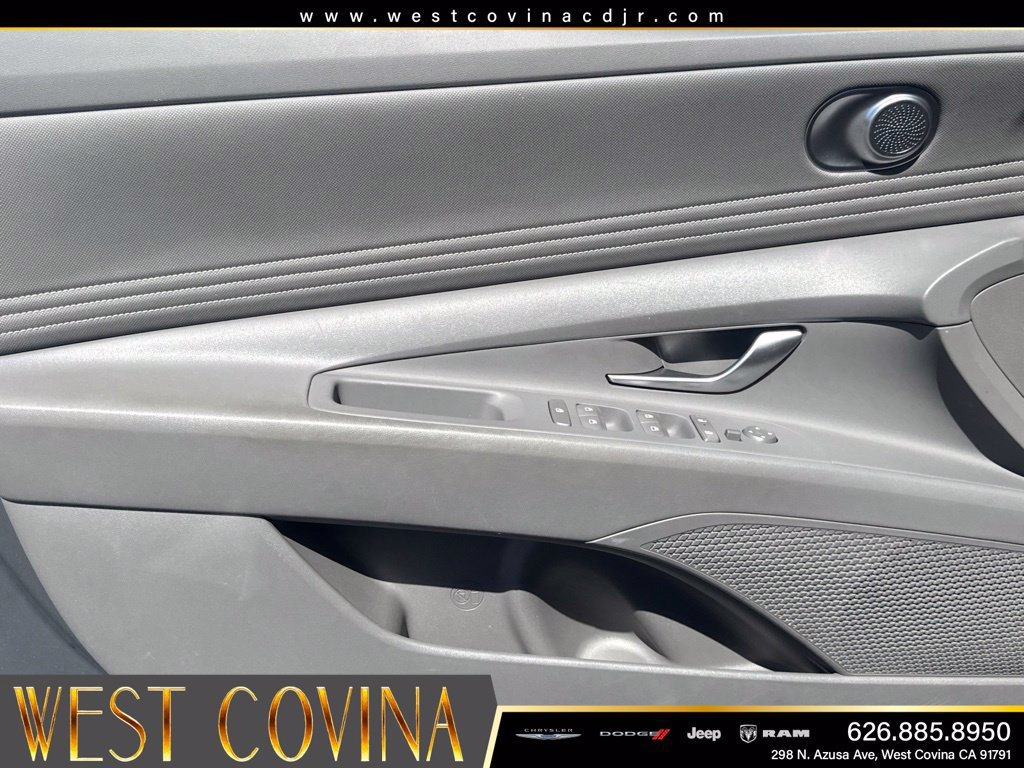 Used 2025 Hyundai Elantra SEL FWD image 13
