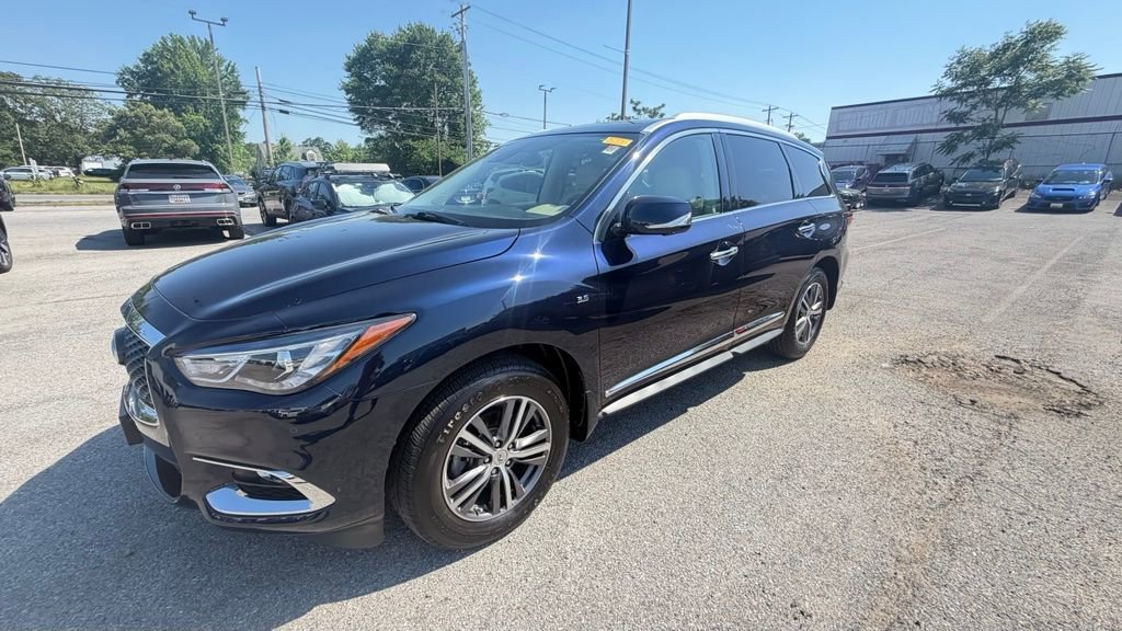 Used 2019 INFINITI QX60 Luxe w/ Essential Package AWD/4WD image 3