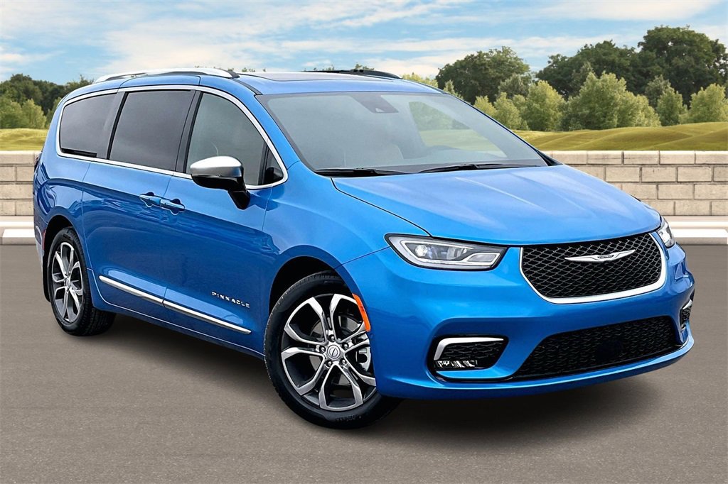 New 2026 Chrysler Pacifica Pinnacle w/ Trailer Tow Group image 2