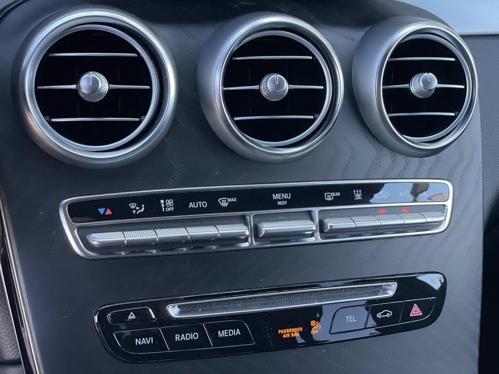 Used 2019 Mercedes-Benz GLC 350e 4MATIC image 14