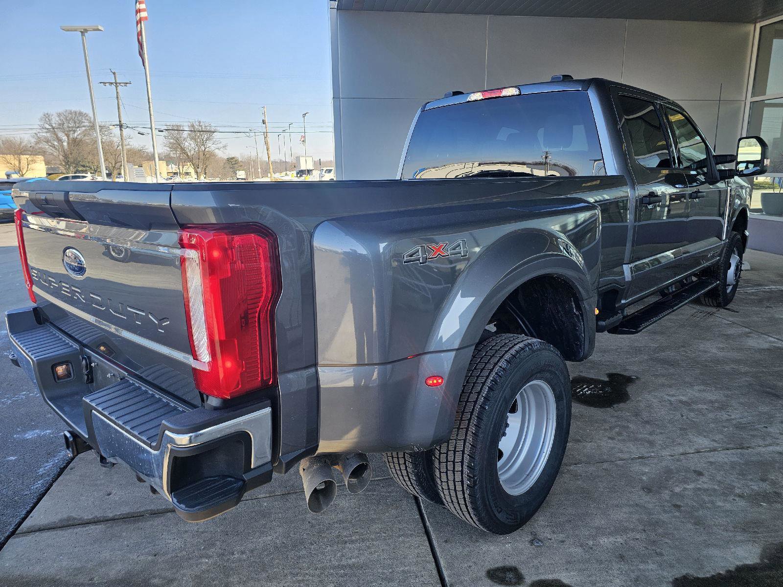 Used 2025 Ford F350 XLT image 6