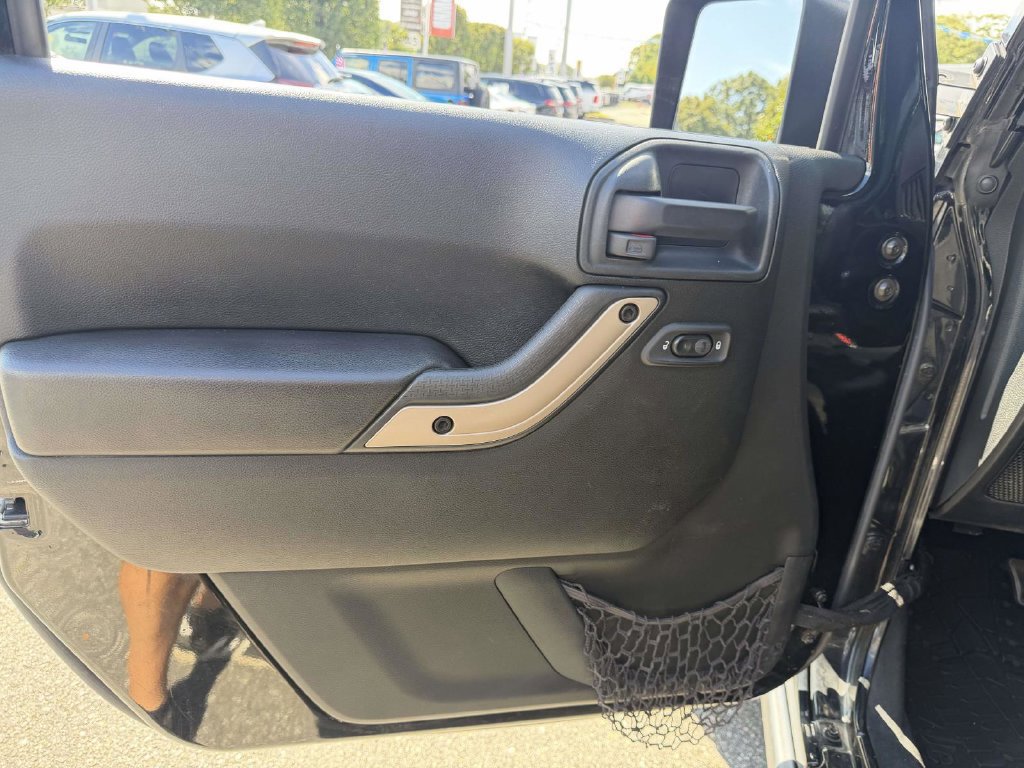Certified 2016 Jeep Wrangler Unlimited Sahara AWD/4WD image 23