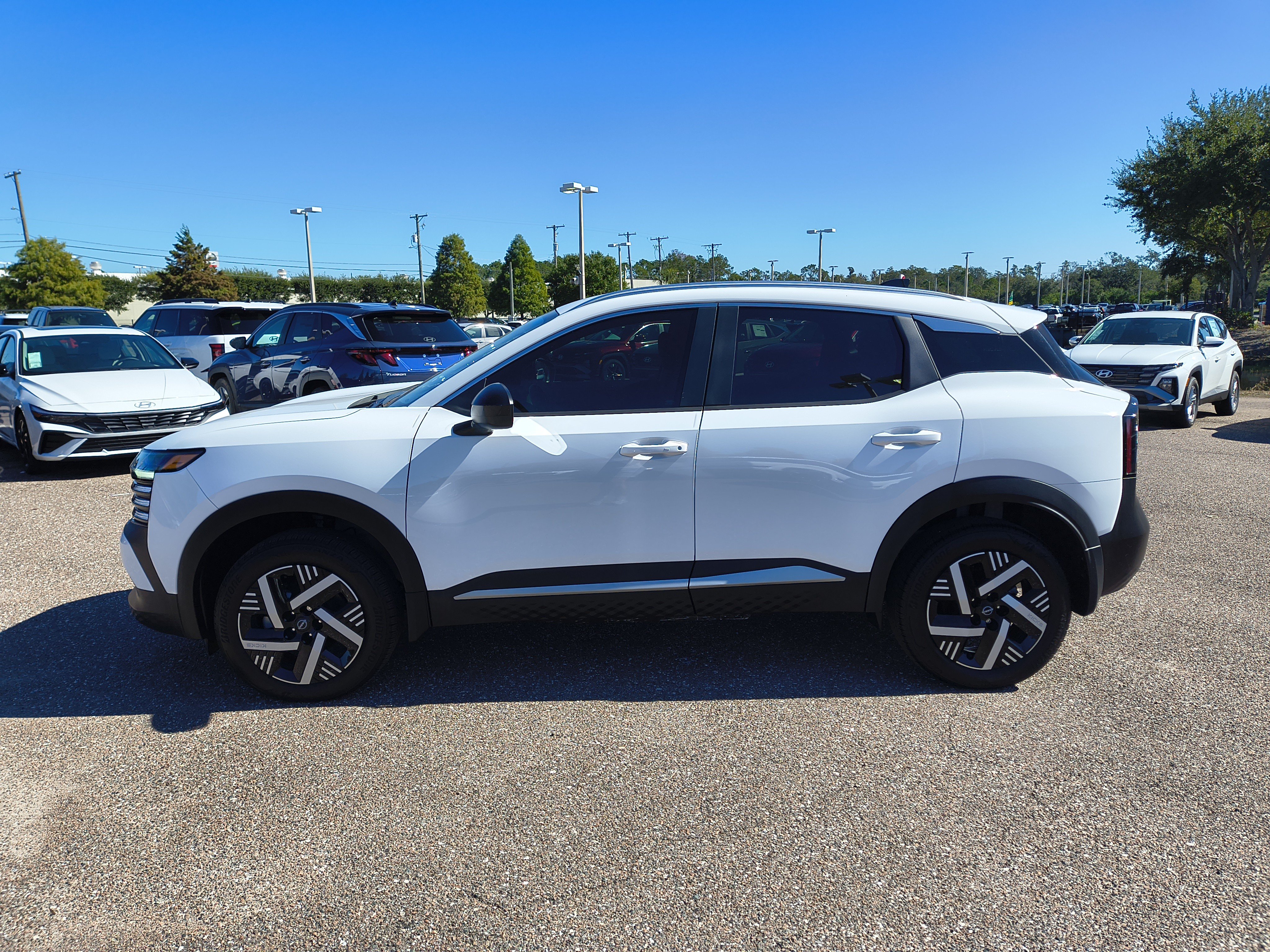 Used 2026 Nissan Kicks SV FWD image 5